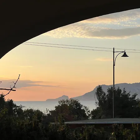 Elegant 100m From Pellicano Sea View & Private Garden Όλμπια